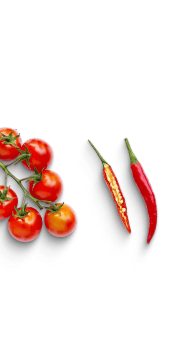 Овощи рядом с лапшой